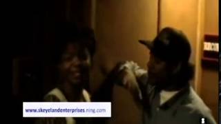 http://www.eazye.org Eazy E & Bone thugs in the studio & Hitting Switches (RARE UNRELEASED)