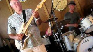 THE SURFARIS = "THE LONELY BULL"