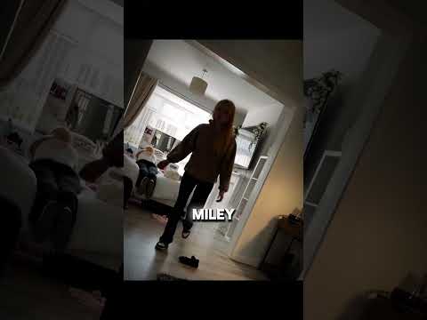 Spoiled Teens is angry that her Mom sold her IPad for their trip to Thailand... #spoiled#ungrateful