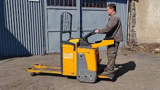 Jungheinrich ERE225 electric pallet truck | Image 4 - Machineryline