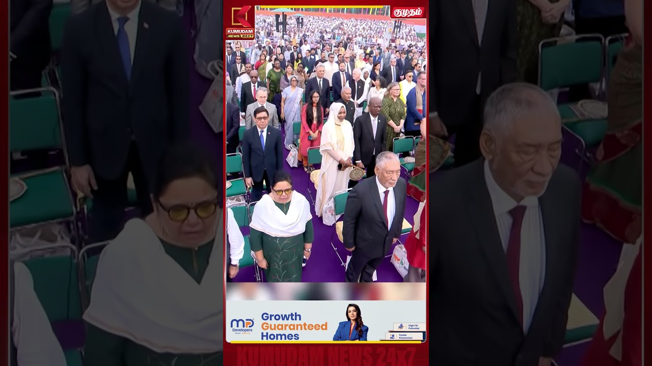 செங்கோட்டையில் கம்பீரமாக ஏறிய மூவர்ணக் கொடி..! Delhi | PM Modi | Independence Day | Kumudam News செங்கோட்டையில் கம்பீரமாக ஏறிய மூவர்ணக் கொடி..! Delhi | PM Modi | Independence Day | Kumudam News