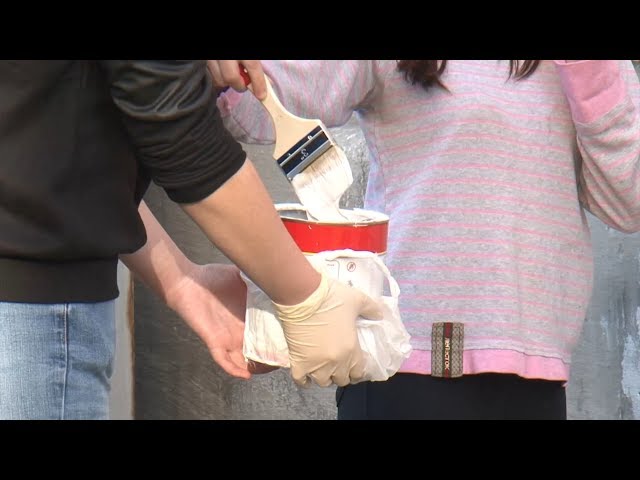 Школьники избавляют город от рекламы наркотиков