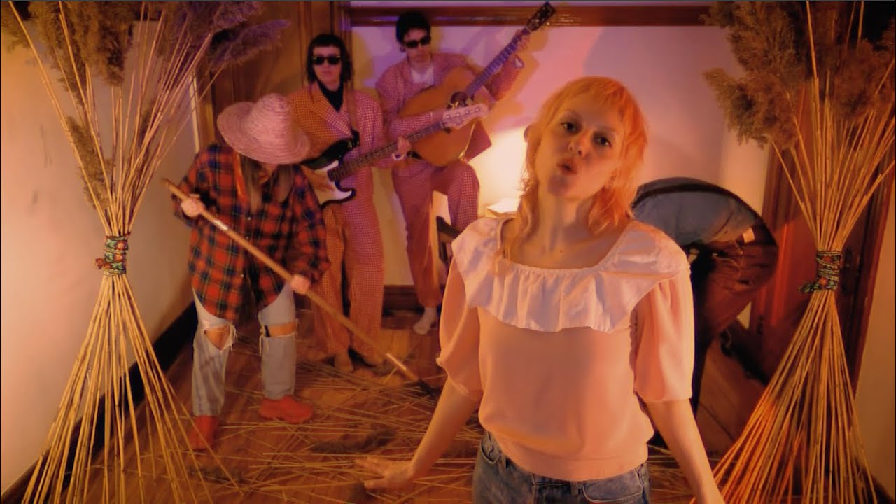 Jane L. Kasowicz – eksploruje polską ludowość w utworze “w poniedziałek rano”