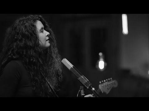 Sara Hartman - Two Feet Off The Ground (Acoustic)