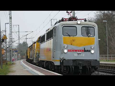 Schweerbau 140 797-2 zieht einen Gleisschleifzug nach Würzburg