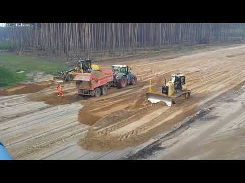 CAT D6K2 and NEW HOLLAND 156.7 pushing Sand