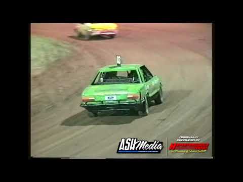 Junior Street Sedans: A-Main - Kingaroy Speedway - 16.02.2002
