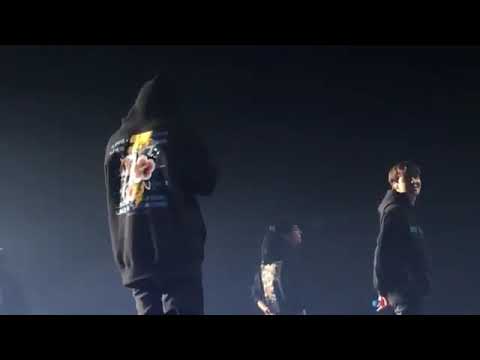 Hoongjoong cring when they sing star1117 |