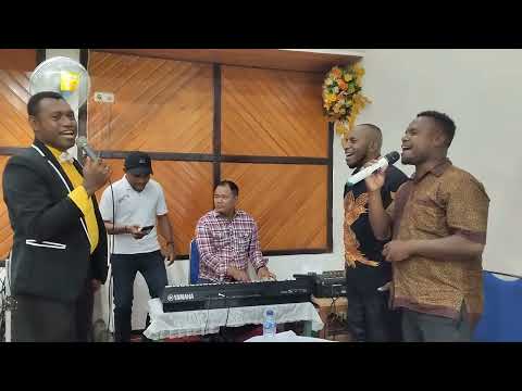 Pujian sukacita songgeri Papua Serui