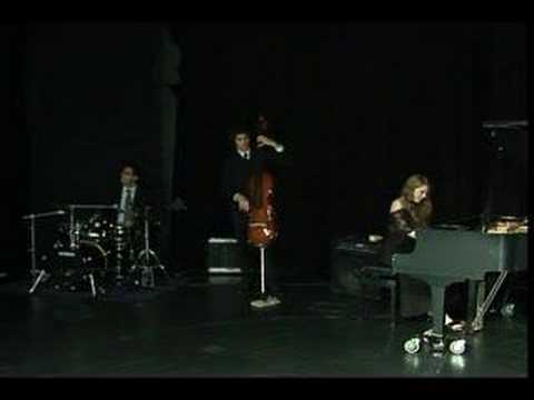 Ashley Wey Trio - Round Midnight
