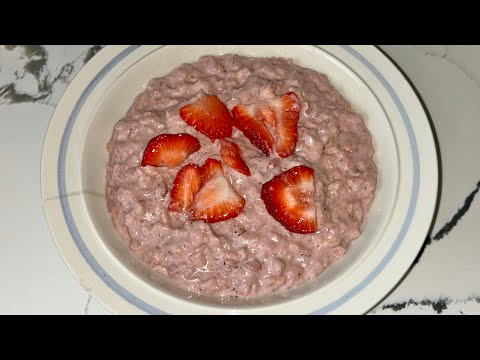 Strawberries & Cream Oatmeal - Stovetop Strawberries & Cream Oatmeal Recipe -  Strawberry Licious! 🍓