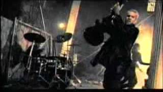 Banlieue Rouge Sous Un Ciel ecarlate