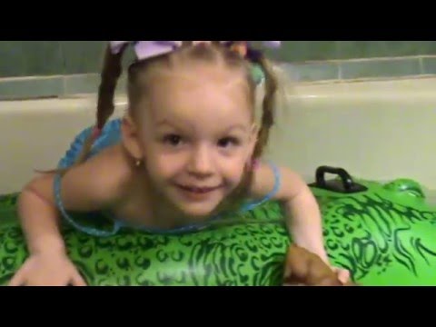 Детский канал.Крокодил в ванной .crocodile in the bathroom . Видео для детей 