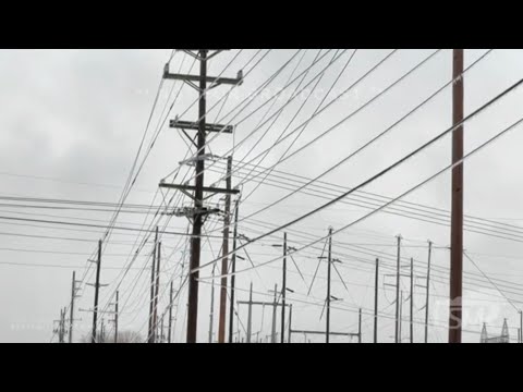 02-24-2022 Cape Girardeau, MO - Heavy Freezing Rain - Ice Loaded Trees - Lights