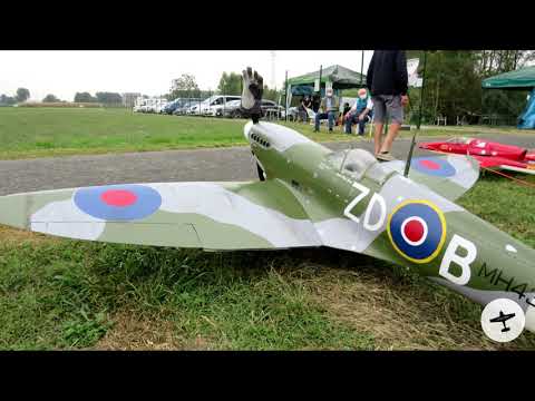 GIANT BRUTAL SOUND VINTAGE FIBERGLASS 1:4 RC SPITFIRE SCALE FLIGHT | Flight 4