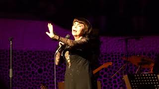 Mireille Mathieu Hamburg 2018 - Je t'aime avec ma peau (  Elphi 22.04. 2018) HD 1080p