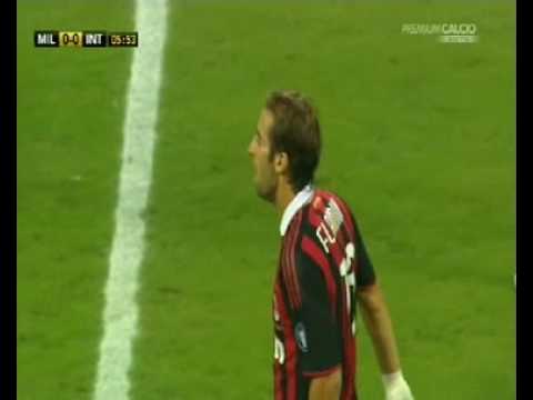 Milan Inter agosto 2009 - Fallaccio di Flamini su Lucio - Incredibile, solo giallo