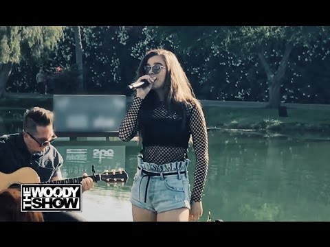 Hailee Steinfeld Covers Ed Sheeran's "Shape Of You" at Coachella 2017