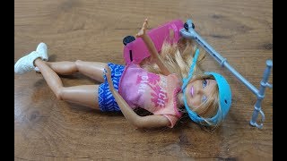 Barbie anna ve stacie hamak için kavga ediyorlar 
