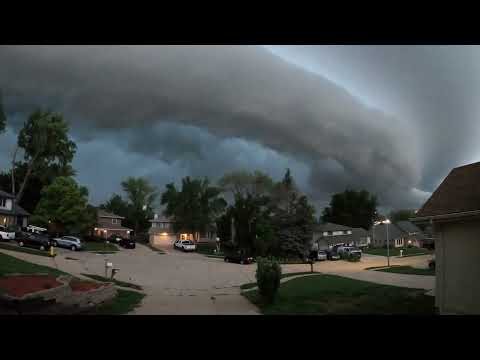 Severe Thunderstorm with Spectacular Shelf Cloud - July 12, 2023