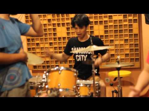 Dora And Dreamland Metal Jamming/Improvisation/Spontaneous/On The Spot/Iseng