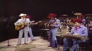 Ernest Tubb And The Texas Troubadours - I&#39;m Walking The Floor Over You 1982