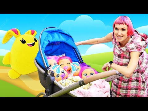 Маша Капуки Кануки готовит куклам Край Бебис! Зайчик Лаки и пупсы кушают кашу! Детский сад игрушек