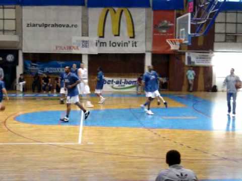 CSU ASESOFT - Mike Jones dunks in warm up