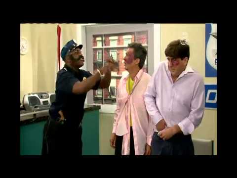 El Policía Racista - América TeVé