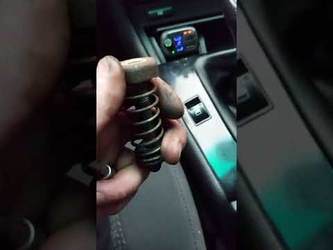 Заклинил замок капота на БМВ? Вот правильное решения