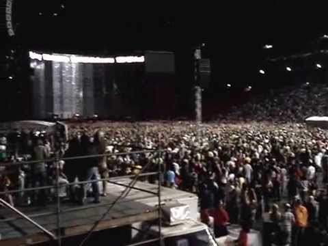U2 Concert at Honolulu, 2006-12-09, Aloha Stadium, last concert of Vertigo Tour. Intro.