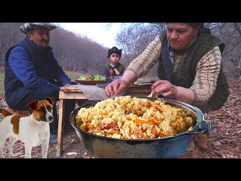 Özbək Aşı, DELICIOUS BEEF RIBS UZBEK PILAF (Campfire Cooking)