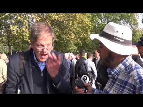 Lawyer gets quizzed over the name of God by Muslim | Hyde Park Speakers Corner