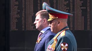 В Хабаровске возложили цветы к Вечному огню на площади Славы