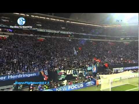 Raúl feiert mit Fans auf Tribüne (Schalke 04 - Inter Mailand)