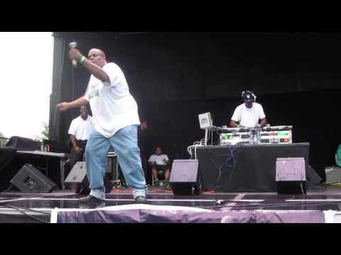 DJ BRUCIE B PT 1 - MIXING LIVE @ CROTONA PARK