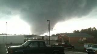 preview picture of video 'Tuscaloosa Tornado 4/27/2011 filmed outside of our comcast office'