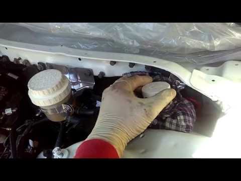 Bleeding Master Clutch Cylinder on 98 Eclipse 2 0L Non-Turbo 420A Part 2
