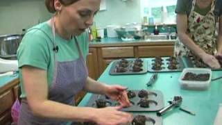 preview picture of video 'Baking Live Bread and Live Cookies Classes, Sequim, WA'