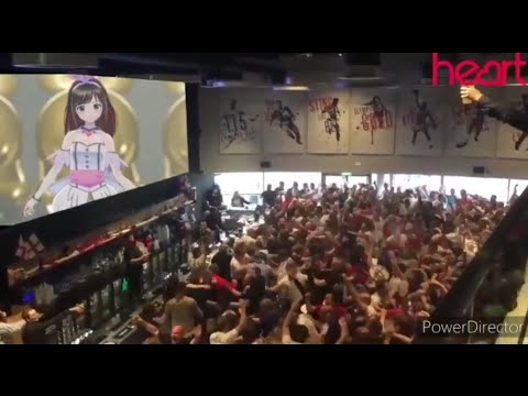 Everyone's reaction to Kizuna AI's entrance