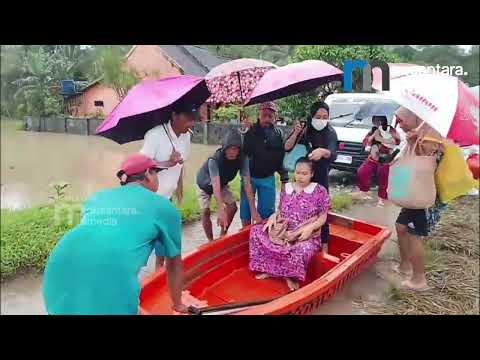 Heroik Kepala Desa Evakuasi Ibu Hamil di Tengah Banjir Pandeglang