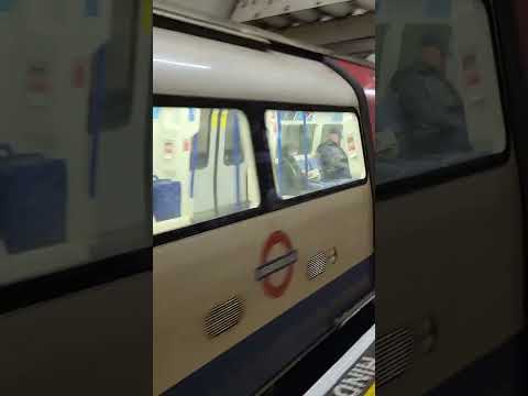 STAND BACK FROM THE PLATFORM EDGE!