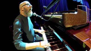 Max Gomez - &quot;Make It Me&quot; (eTown webisode #718)