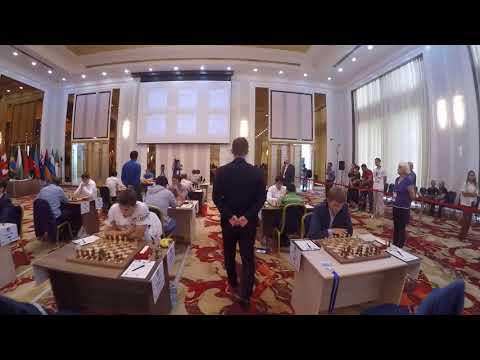 Magnus Carlsen the player and the kibitzer!