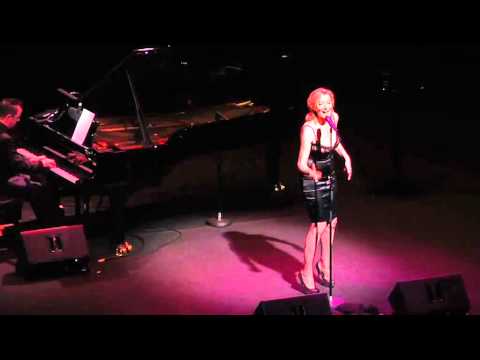 Caroline Nin sings 