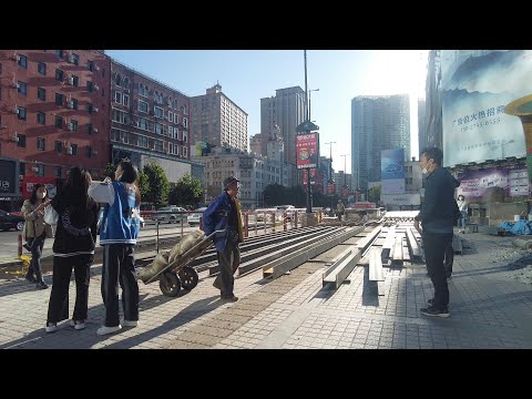 Dalian, China | Shopping subterrâneo em frente à estação Dalian | Setembro de 2022
