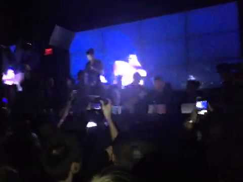 Kaarlos & Mozza - Can U Feel It (The Cube Guys Mix)﻿ - Steve Angello @ Wall