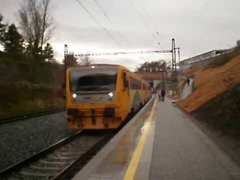 Příjezd vlaku linky S8 ve směru Praha hl. n. do stanice Praha-Kačerov