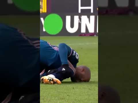 Alexandre Lacazette Messed Up #soccer #football #lyon