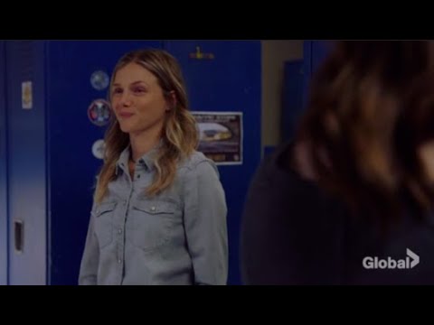 Hailey offers up dinner after a hard day I Chicago P.D 5.11